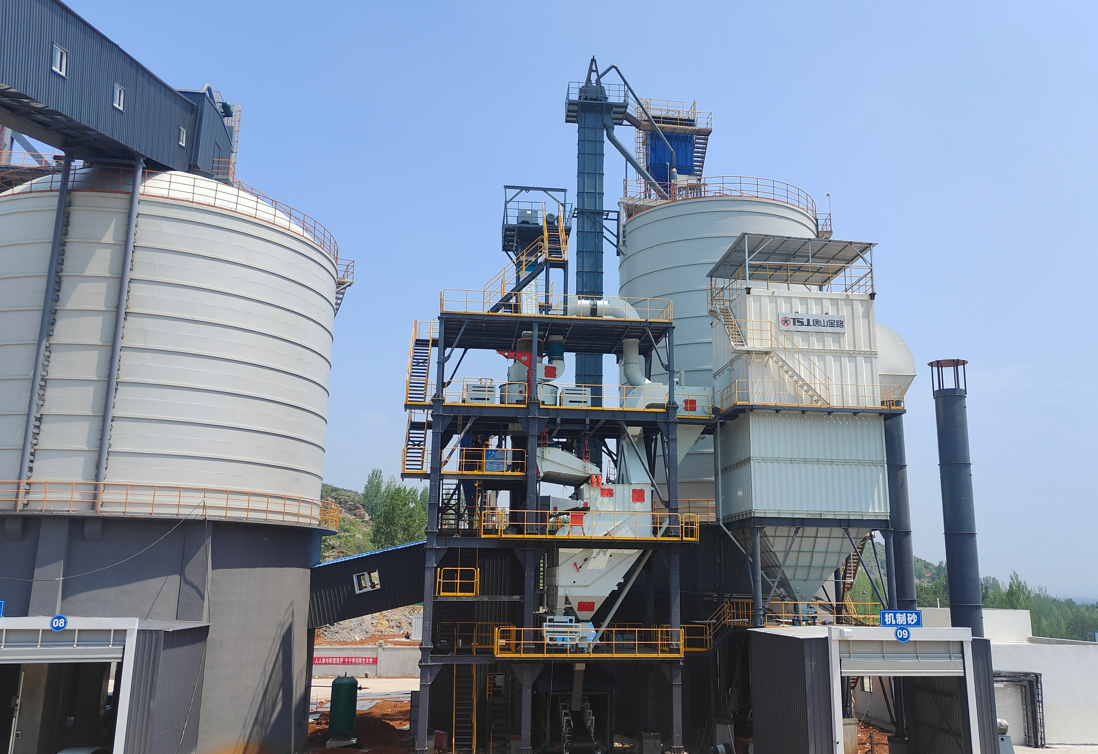 山東時產(chǎn)150噸制砂樓項目，一個月時間進(jìn)入投產(chǎn)模式