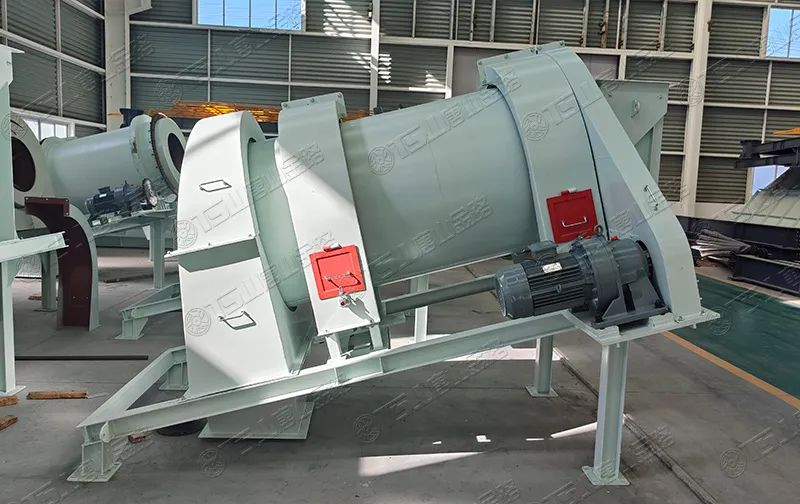 機(jī)制砂防離析、防揚(yáng)塵，有經(jīng)驗(yàn)的砂廠都在用加濕拌和機(jī)